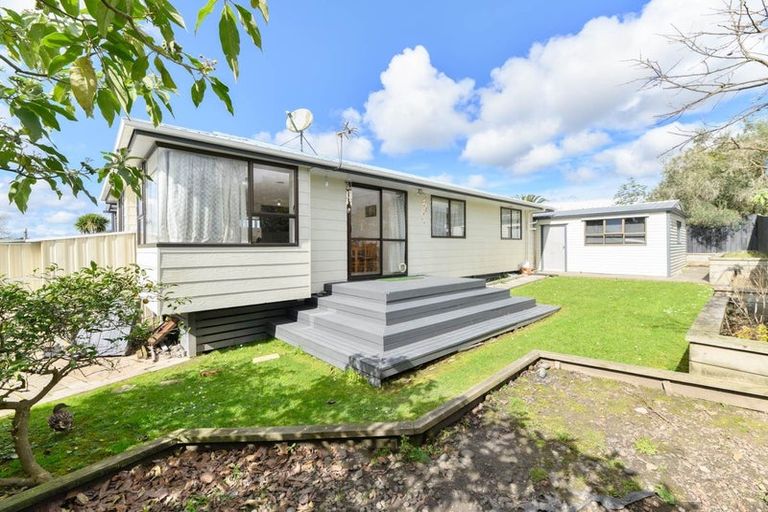Photo of property in 25 Glen Close, Glen Eden, Auckland, 0602