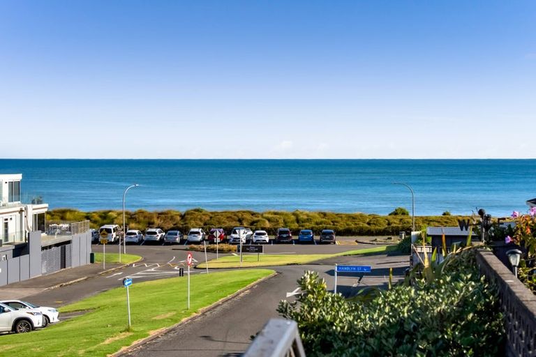 Photo of property in 1 Mclean Street, Strandon, New Plymouth, 4312