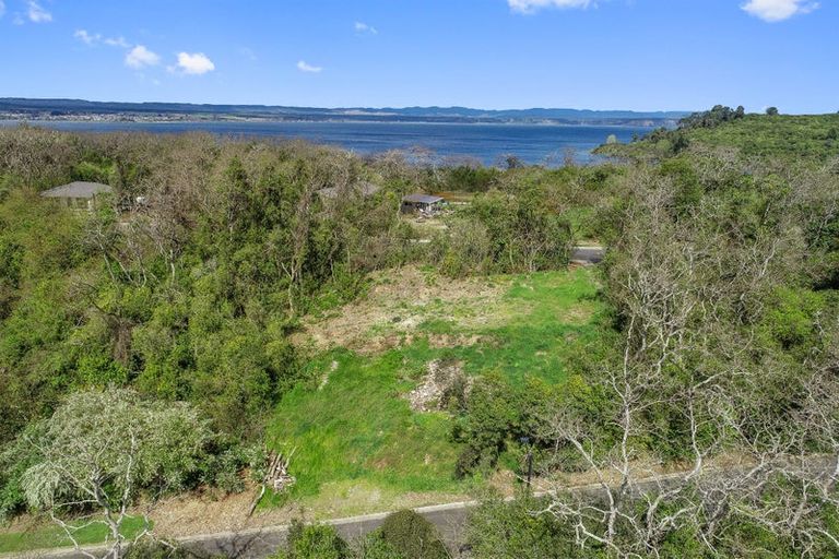 Photo of property in 7 Parawera Drive, Acacia Bay, Taupo, 3330