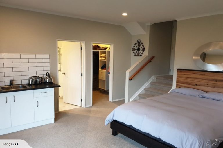 Photo of property in 89g Island Bay Road, Beach Haven, Auckland, 0626