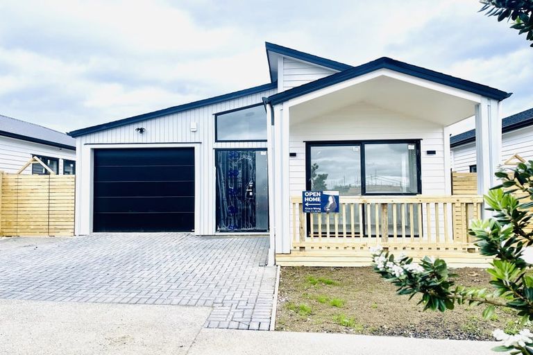 Photo of property in 17 Cronshaw Road, Karaka, Papakura, 2113