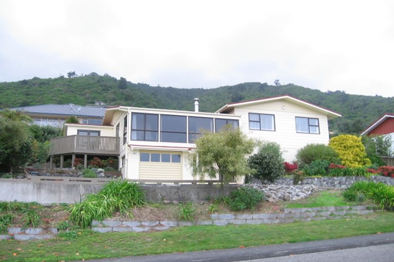 Photo of property in 17 Amokura Street, Waikanae, 5036