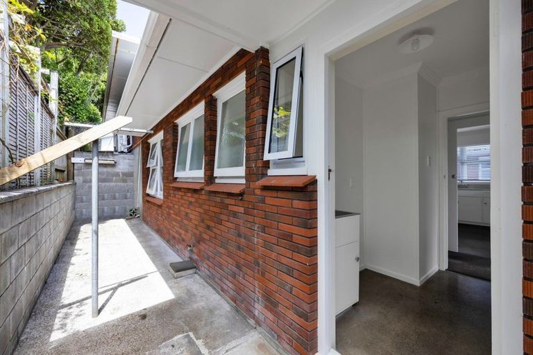 Photo of property in 70 Pendarves Street, New Plymouth, 4310
