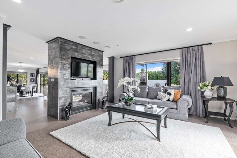 Photo of property in 8 Millbrook Drive, Waiuku, 2683