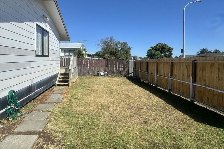 Photo of property in 1/7 Maplesden Drive, Clendon Park, Auckland, 2103