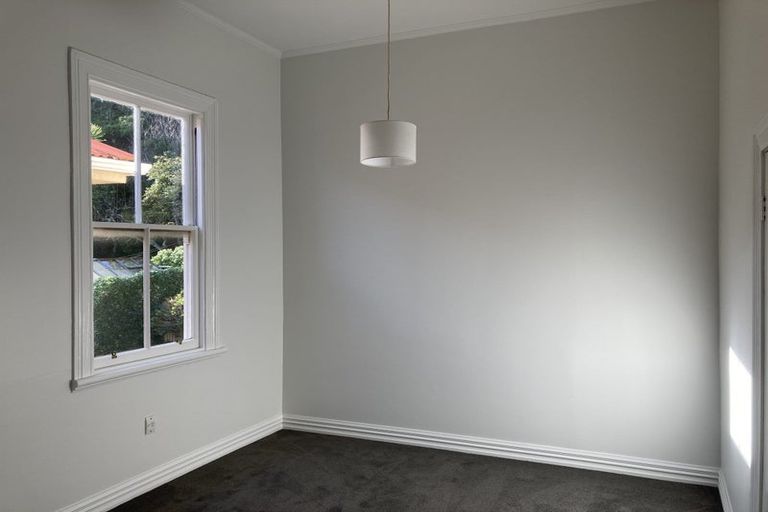 Photo of property in 31 Scarborough Terrace, Mount Victoria, Wellington, 6011