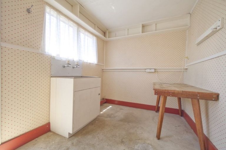 Photo of property in 20 Sullivan Avenue, Mangere Bridge, Auckland, 2022