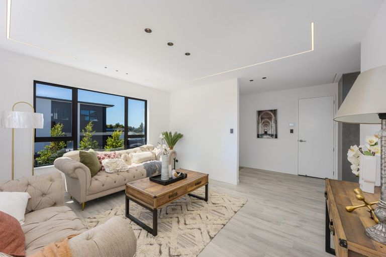 Photo of property in 15 Dulcie Way, Orewa, 0931