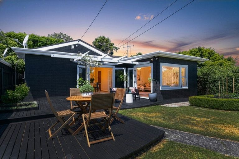 Photo of property in 24 Pembroke Road, Northland, Wellington, 6012