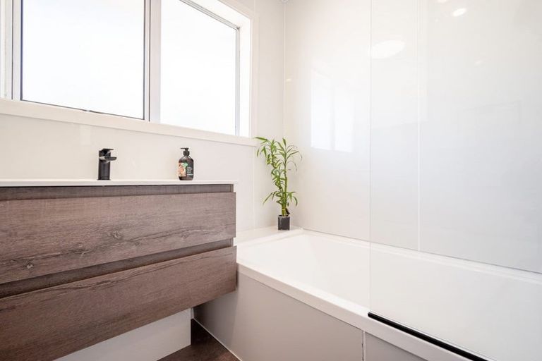 Photo of property in 31 Horton Place, Avondale, Christchurch, 8061