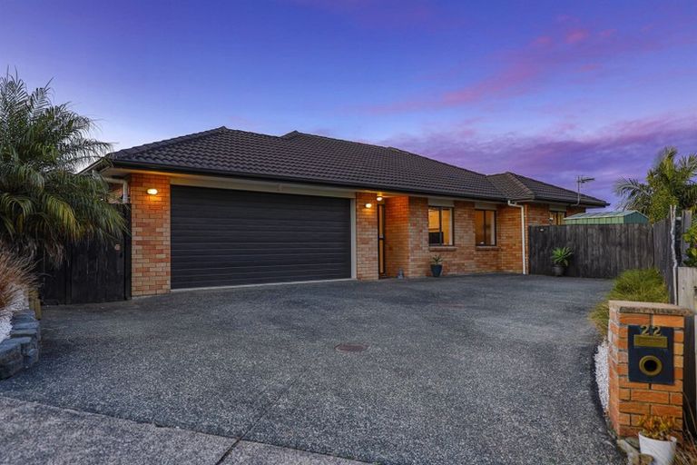Photo of property in 22 Bradnor Meadows Drive, Swanson, Auckland, 0612