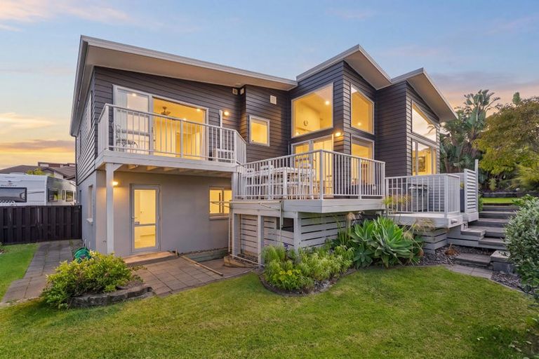 Photo of property in 60 Chesterfield Way, Orewa, 0931