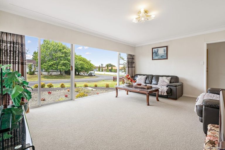 Photo of property in 49 Tupaki Place, Pakuranga Heights, Auckland, 2010