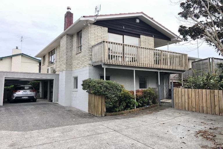 Photo of property in 319 Albany Highway, Rosedale, Auckland, 0632