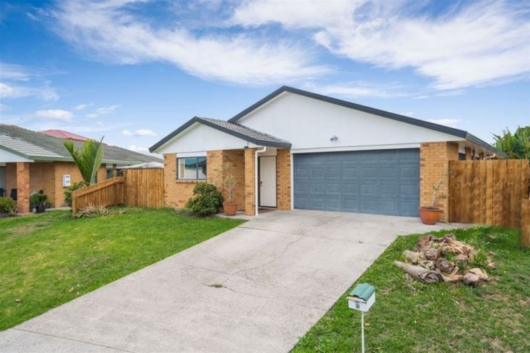 Photo of property in 8 Sid Place, Mangere, Auckland, 2022