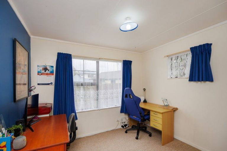 Photo of property in 46 Chatsworth Place, Highbury, Palmerston North, 4412