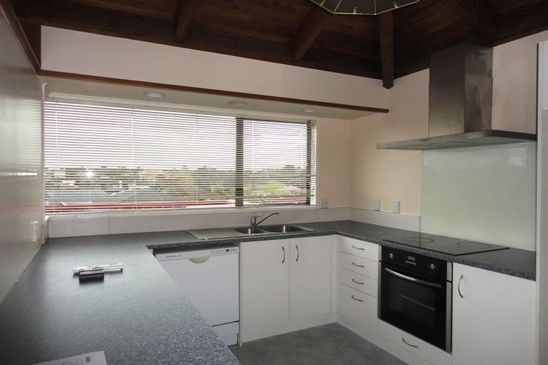 Photo of property in 34b Mark Edward Drive, Half Moon Bay, Auckland, 2012
