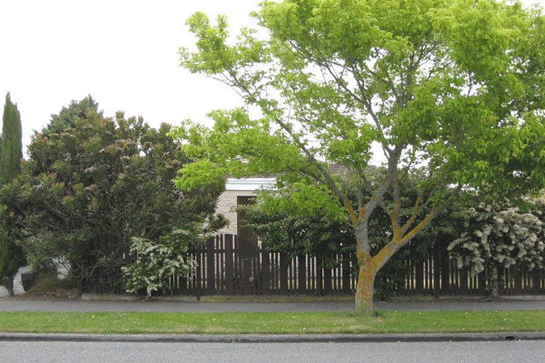 Photo of property in 2/185 Queenspark Drive, Parklands, Christchurch, 8083