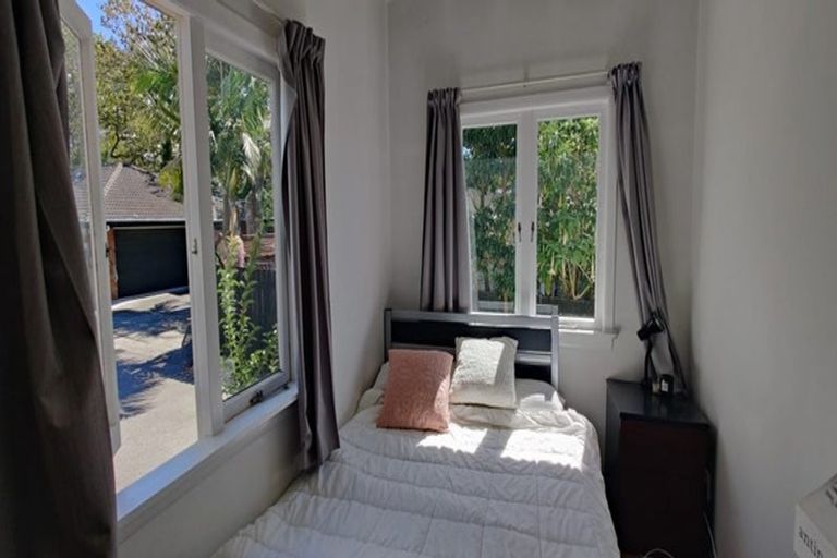 Photo of property in 2/180 Lake Road, Northcote, Auckland, 0627