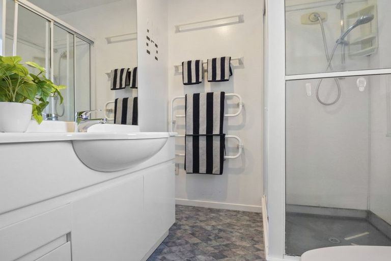 Photo of property in 10a Nikau Place, Riccarton, Christchurch, 8011