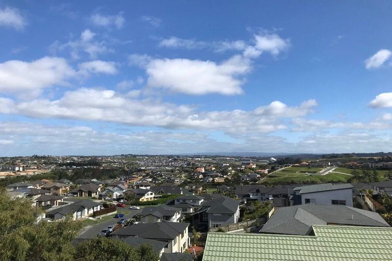 Photo of property in 2/1004 East Coast Road, Northcross, Auckland, 0630
