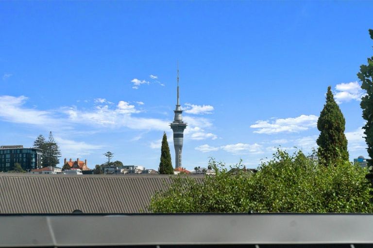 Photo of property in 8a Burwood Crescent, Remuera, Auckland, 1050