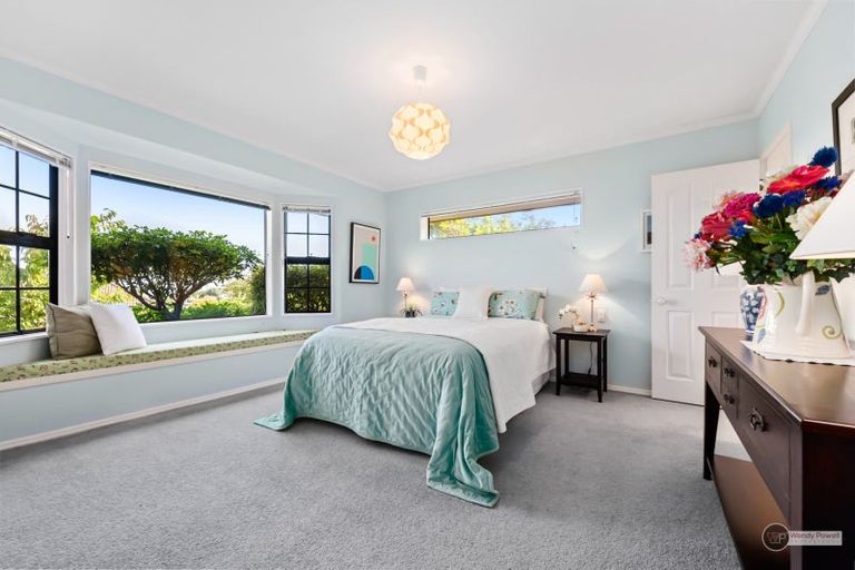 Photo of property in 94 Viewmont Drive, Harbour View, Lower Hutt, 5010