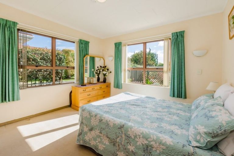 Photo of property in 9 Wakefield Grove, Waikanae, 5036