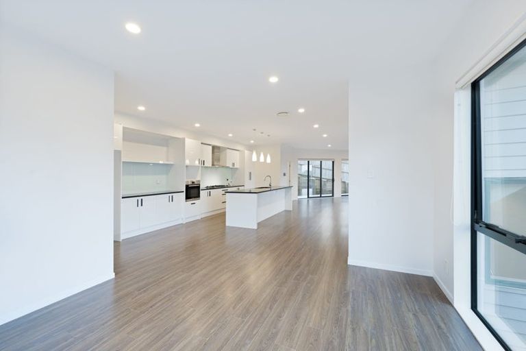 Photo of property in 55 Platinum Rise, Ranui, Auckland, 0612