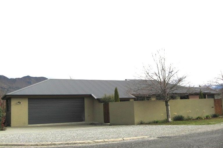 Photo of property in 194 Beacon Point Road, Wanaka, 9305