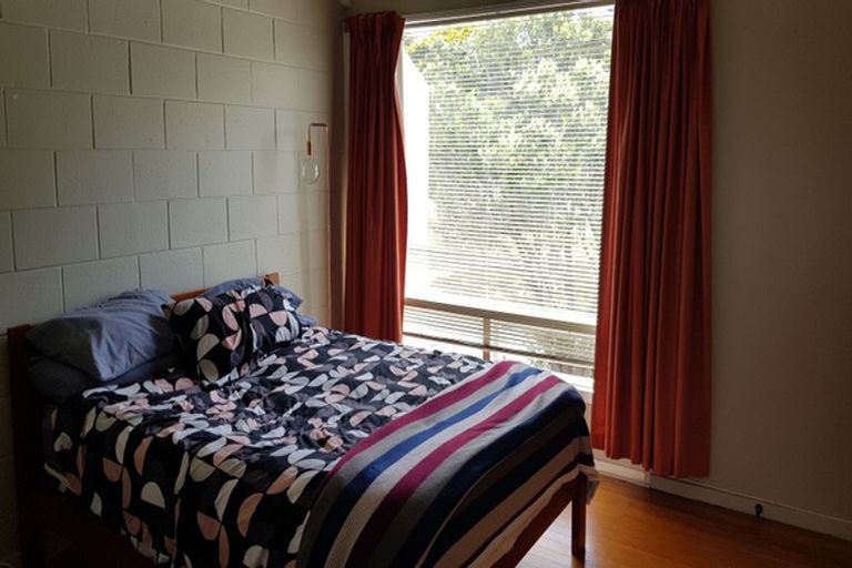 Photo of property in 14a Waiwera Crescent, Maupuia, Wellington, 6022