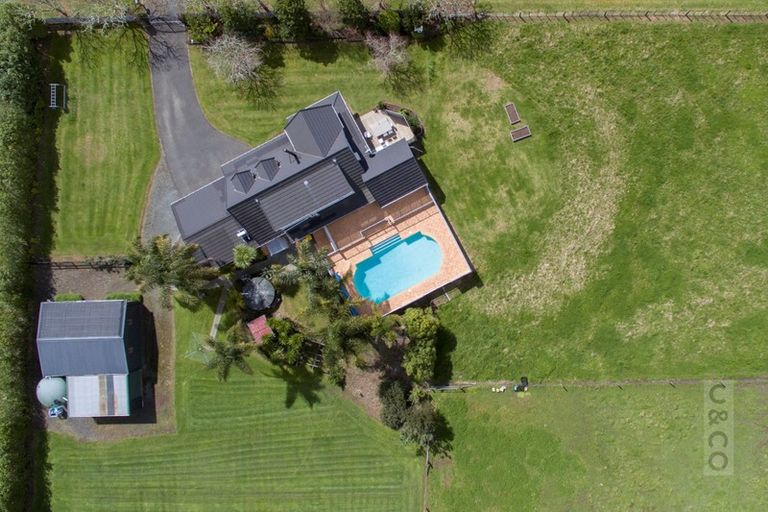 Photo of property in 30 Riverland Road, Kumeu, 0892