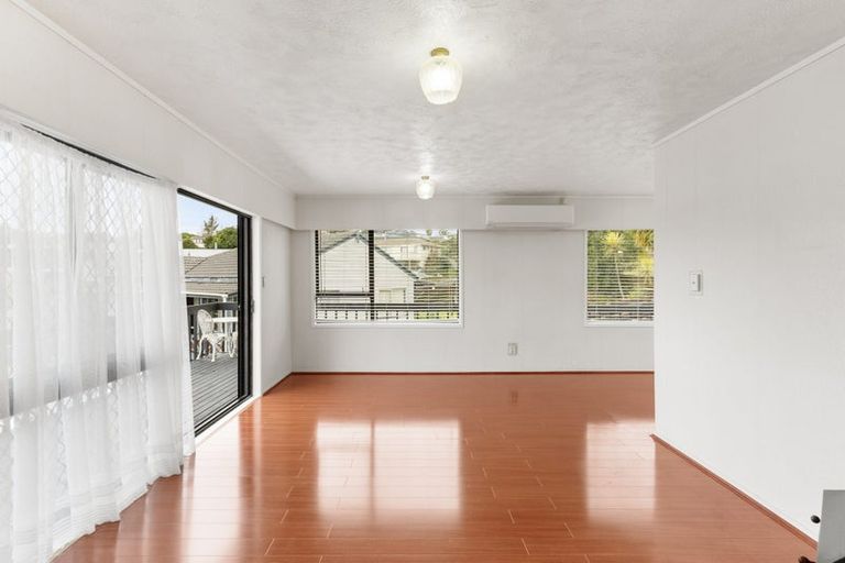 Photo of property in 11 Melia Grove, Goodwood Heights, Auckland, 2105