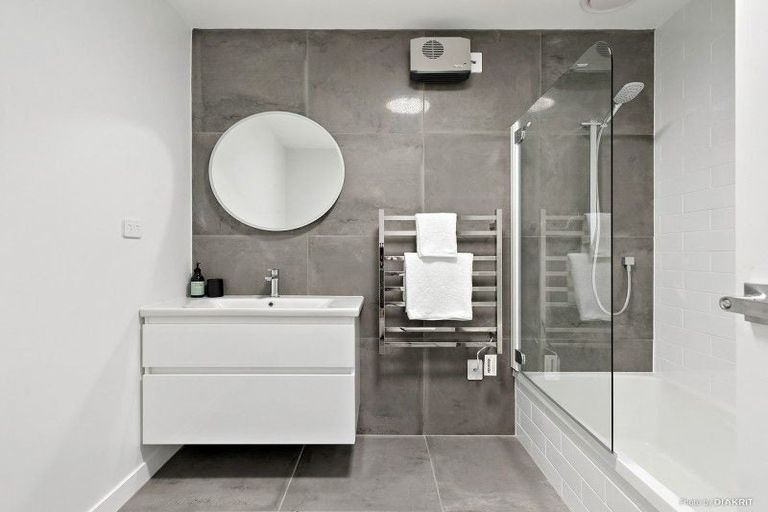 Photo of property in 2/12 Stanley Street, Berhampore, Wellington, 6023