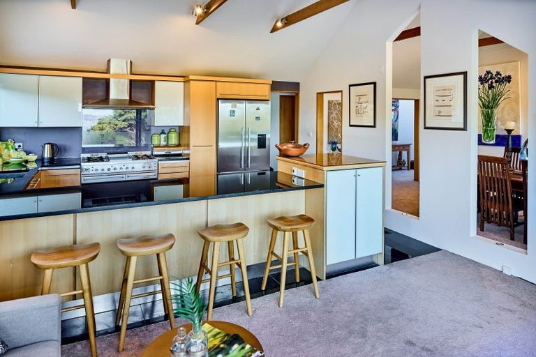 Photo of property in 9 Whiorau Grove, Lowry Bay, Lower Hutt, 5013