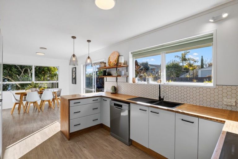 Photo of property in 16 Sunny Bay Road, Matua, Tauranga, 3110
