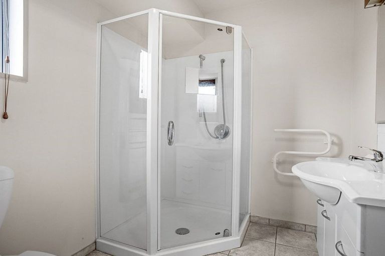 Photo of property in 18 Welsford Street, Woodend, 7610