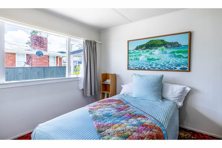 Photo of property in 11 Archlynn Road, Kelston, Auckland, 0602