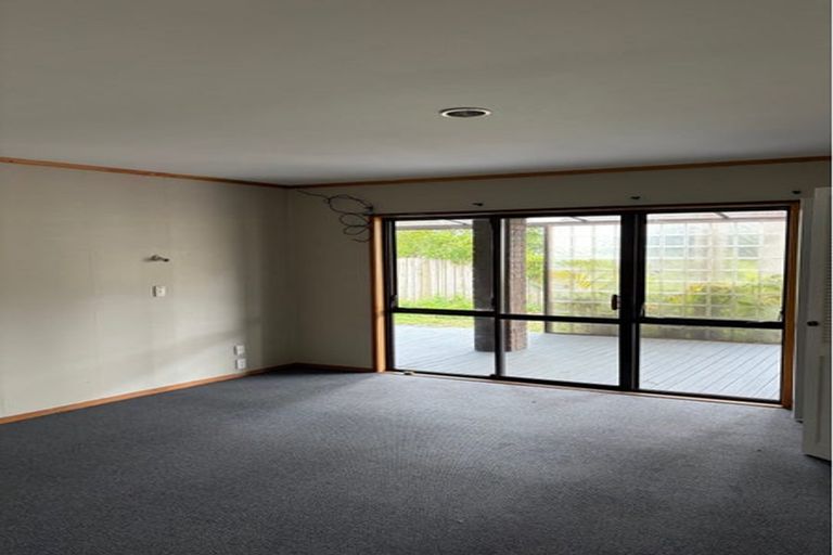 Photo of property in 77b Sturges Road, Henderson, Auckland, 0612