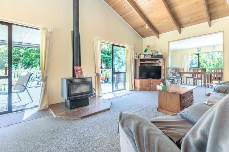 Photo of property in 2a Parklands Avenue, Swanson, Auckland, 0612