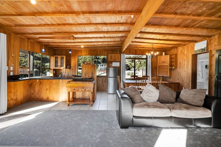 Photo of property in 173 Te Mahoe Road, Mokau, 4376