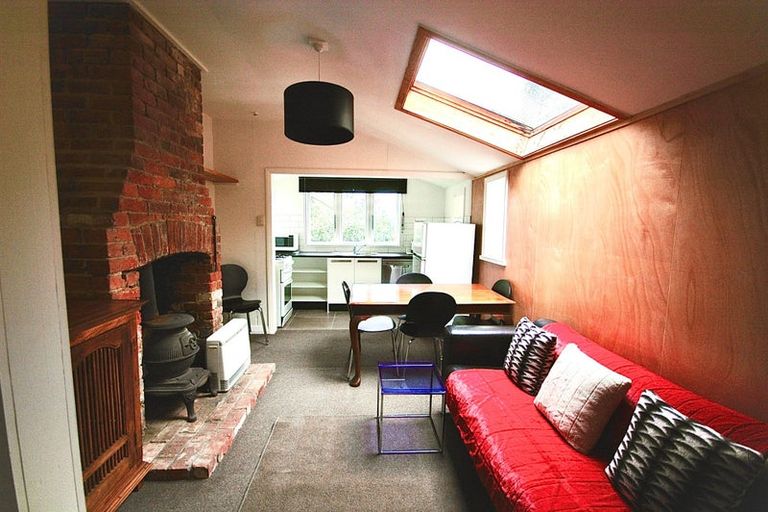 Photo of property in 66 Kelburn Parade, Kelburn, Wellington, 6012