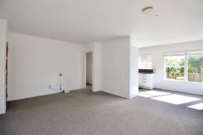 Photo of property in 3b Lake Pupuke Drive, Takapuna, Auckland, 0622