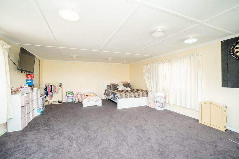 Photo of property in 45 Chatsworth Place, Highbury, Palmerston North, 4412