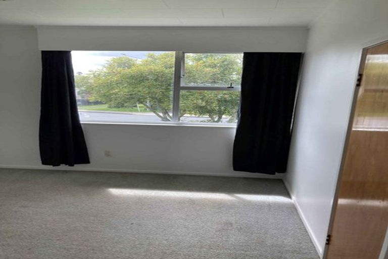 Photo of property in 111 Farquhar Road, Glendene, Auckland, 0602