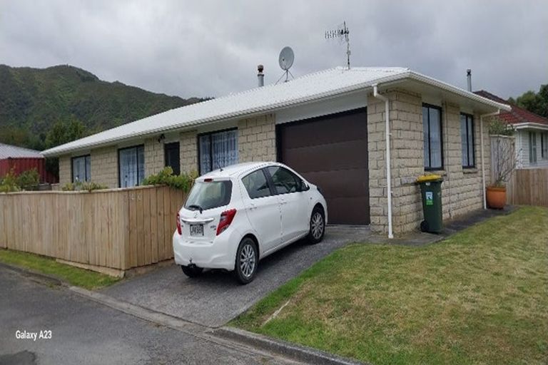 Photo of property in 340 Wellington Road, Wainuiomata, Lower Hutt, 5014
