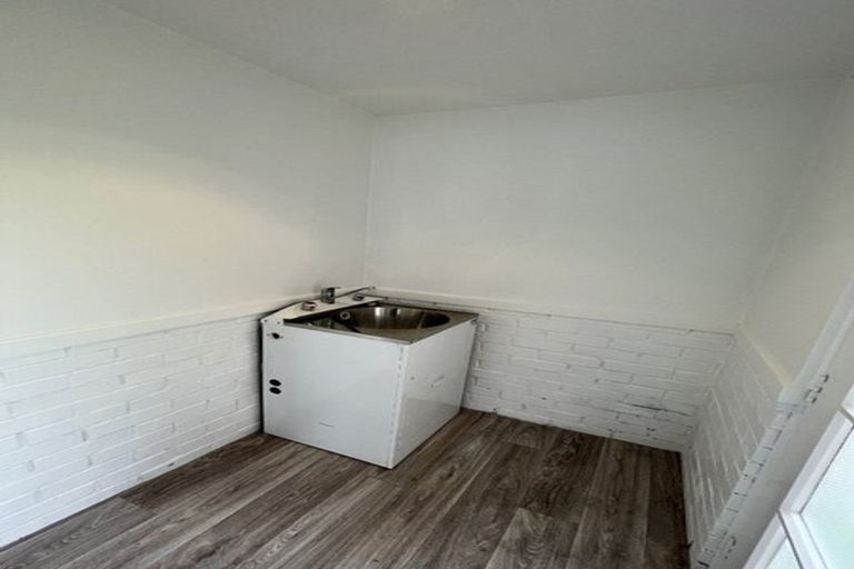 Photo of property in 2/24 Evelyn Place, Hillcrest, Auckland, 0627