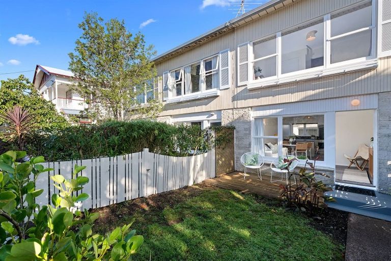 Photo of property in 2/67 Vauxhall Road, Devonport, Auckland, 0624