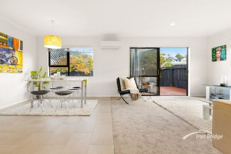 Photo of property in 2/105 Nile Road, Milford, Auckland, 0620