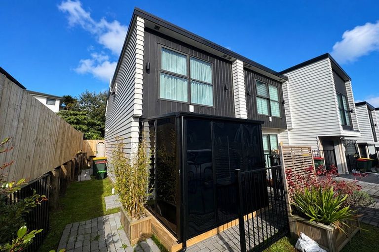 Photo of property in 12f Hewlett Road, Massey, Auckland, 0614